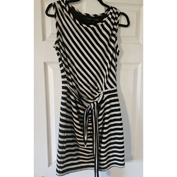 Guess‎ Hailey Side Ruched Striped Dress Black/White Size 6 - Picture 1 of 6